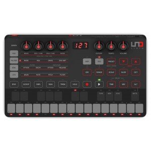 IK MULTIMEDIA UNO Synth монофонический аналоговый синтезатор IK MULTIMEDIA UNO Synth монофонический аналоговый синтезатор