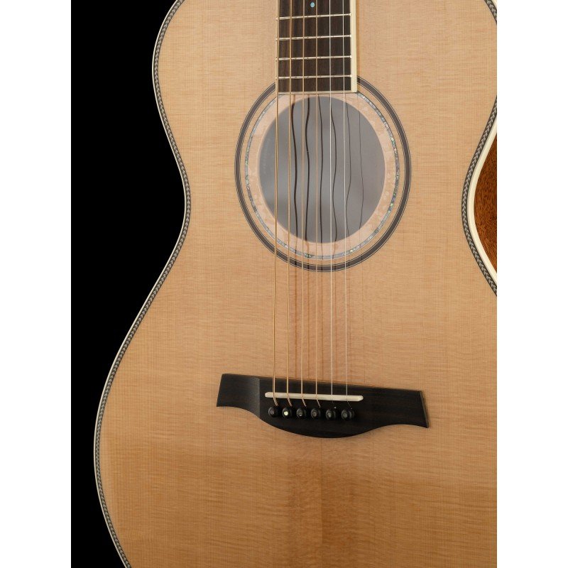 P680EQ-WCASE-NAT Электро-акустическая гитара, цвет натуральный, с футляром, Parkwood